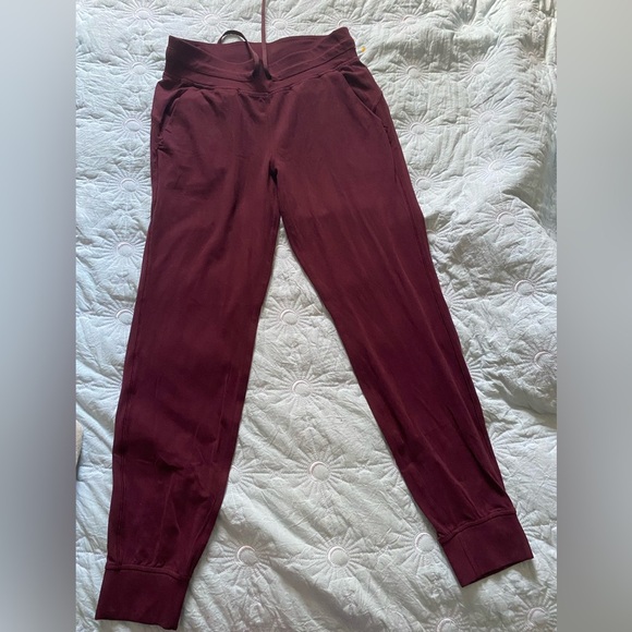 lululemon athletica Pants - Lululemon burgundy Jogger Pants size 8 for women’s